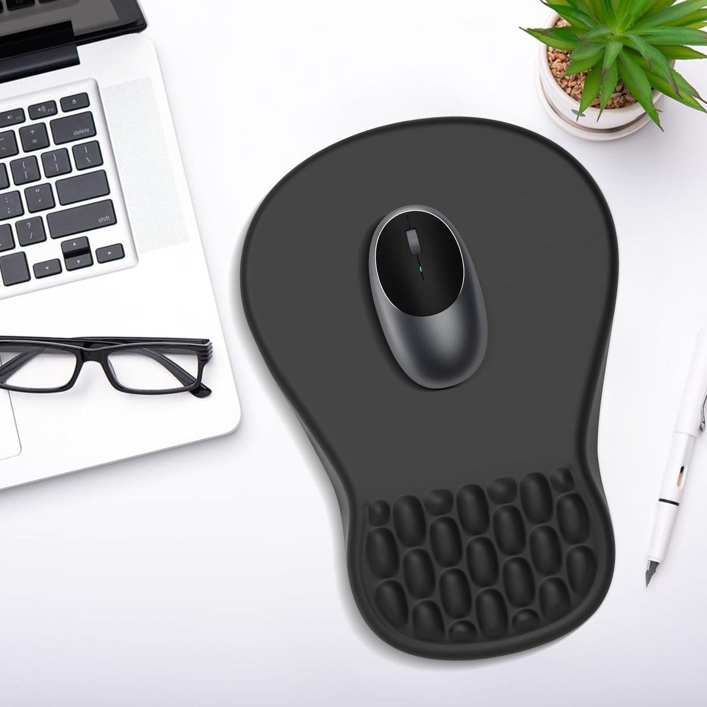 YIWEI Ergonomic Mouse Pad with Wrist Rest – Black